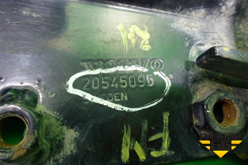Петля решетки радиатора правая  (Нижняя) (20545095) для Volvo TRUCK FH с 2002-2008г (ФШ)