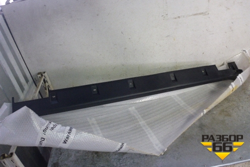 Накладка на порог наружная правая (новая) для Honda CR-V(RD4) с 2002-2006г (ЦРВ СРВ) (71800SCAE000)