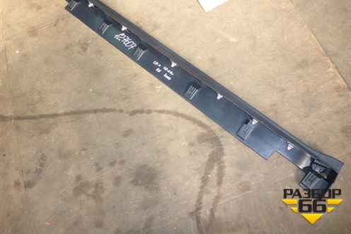 Накладка на порог наружная правая (новая5110509S9A500) для Honda CR-V(RD4) с 2002-2006г (ЦРВ СРВ)