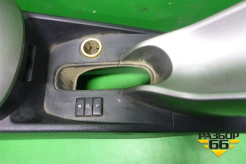 Подлокотник (в сборе) для Toyota Auris с 2006-2012г (Аурис)