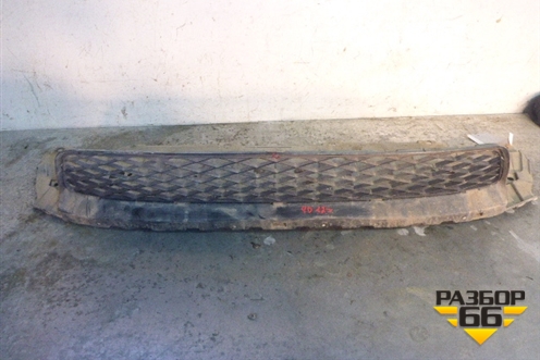Решетка в передний бампер центральная (71105TR0G002) для Honda Civic 4D с 2012г (Цивик)