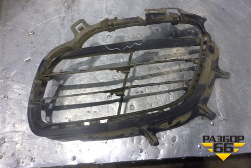 Решетка в передний бампер левая (98150556300) для Porsche Boxster 2012-2016г