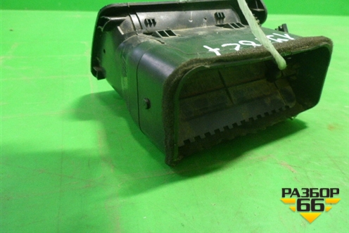 Дефлектор воздушный левый (F3530527012) для BYD F3 с 2007г (Ф3)