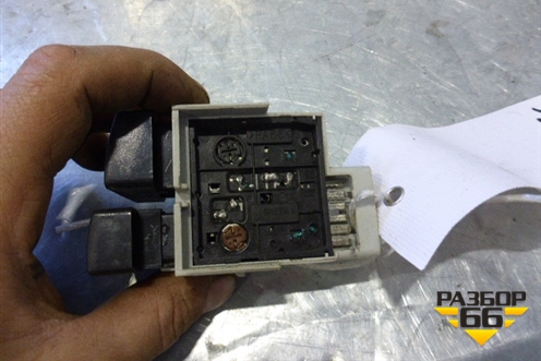 Модуль кнопок (аварийной сигнализации и обогрева заднего стекла) (F33748200C1) для BYD F3 с 2007г (Ф3)