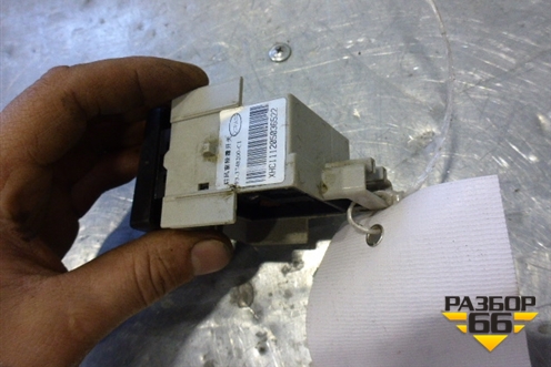 Модуль кнопок (аварийной сигнализации и обогрева заднего стекла) (F33748200C1) для BYD F3 с 2007г (Ф3)