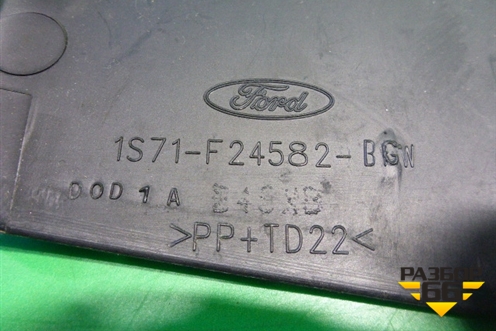 Обшивка стойки центральная нижняя правая (1S71F24582) для Ford Mondeo 3 с 2000-2007г (Мондео)