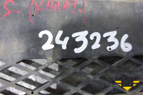 Решетка в капот  (81611500136) для MAN TGS с 2007г (ТГС)