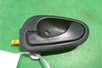 Ручка внутренняя двери передней левой для Mitsubishi Carisma c 1999-2003г (Каризма)