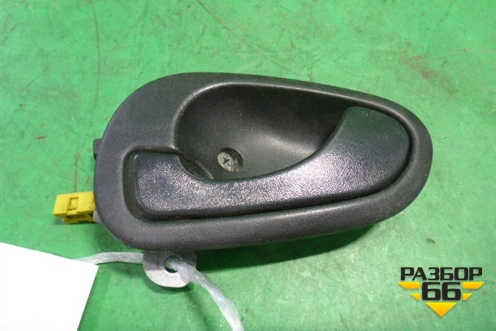 Ручка внутренняя двери передней левой для Mitsubishi Carisma c 1999-2003г (Каризма)