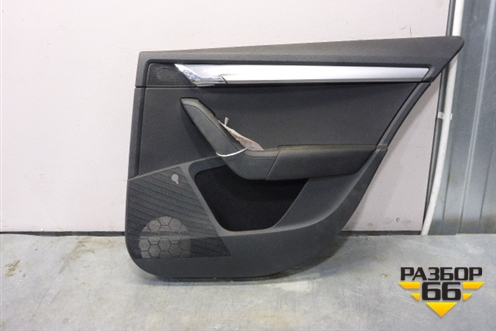 Обшивка двери задней правой под механику (5E5867024) для Skoda Octavia (A7) с 2013г (Октавия)