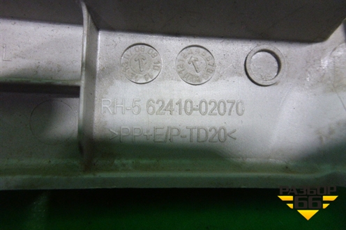 Обшивка стойки центральная верхняя правая (6241002070) для Toyota Auris с 2006-2012г (Аурис)