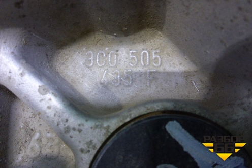 Кулак задний левый (3C0505435F) для Volkswagen Passat (B6) с 2005-2010г (Пассат Б6)