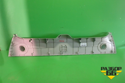 Обшивка двери багажника (верхней) (6793560080) для Toyota Land Cruiser (200) с 2008г (Ленд Крузер)