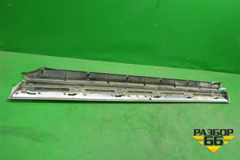 Накладка двери задней правой (7690558020) для Toyota Alphard с 2008-2014г