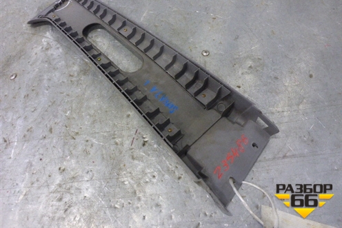 Обшивка стойки центральная верхняя левая (8583038000) для Hyundai Sonata-5 с 2001г (Соната)