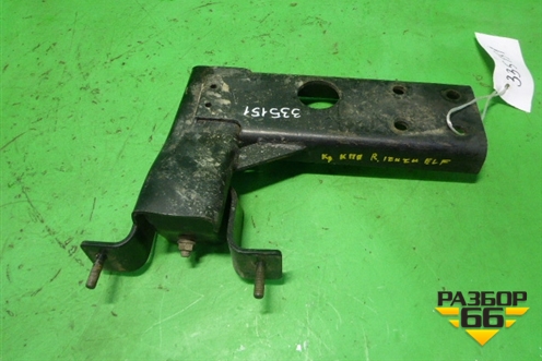 Кронштейн КПП (правый в сборе с опорой 4HK1) для Isuzu ELF (N-series) с 2006-2014г (Эльф)