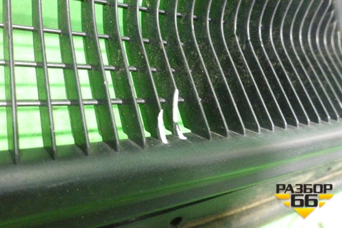 Решетка стеклоочистителей (7233154G11) для Suzuki Liana с 2001г (Лиана)