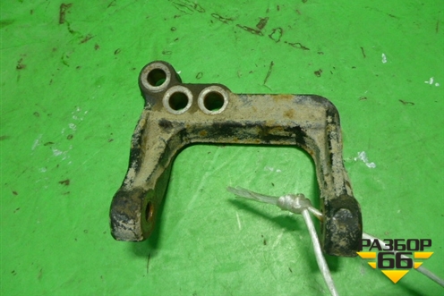 Кронштейн двигателя правый (1.6л M16A) для Suzuki Liana с 2001г (Лиана)