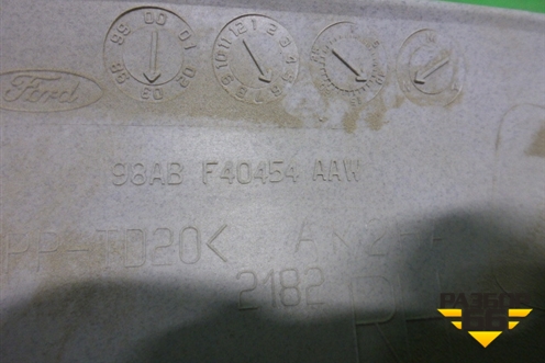 Обшивка стойки задняя верхняя правая (седан) (98ABF40454AAW) для Ford Focus 1 с 1998-2004г (Фокус)