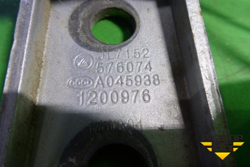 Петля двери задней правой нижняя (JL7152576074) для Geely GC6 (ГС6)