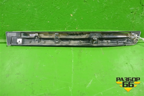 Накладка двери задней правой (после 2015г) (7574160290) для Toyota Land Cruiser (200) с 2008г (Ленд Крузер)