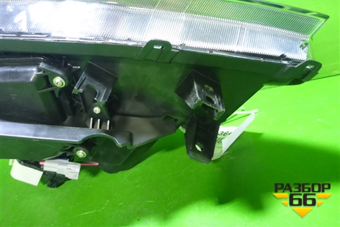 Фара правая (новая ксенон с блоком и лампой) для Mazda RX-8 с 2003-2012г (РХ8)