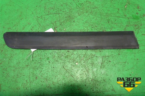 Накладка двери багажника (правой) (735388385) для Fiat Doblo с 2005-2015г (Добло)