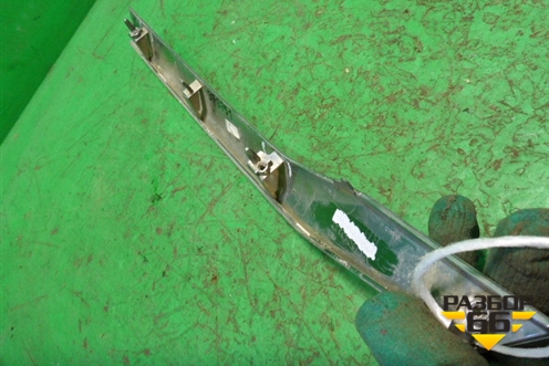Накладка на решетку радиатора (верхняя правая хром) (71123T1VE010M1) для Honda CR-V с 2017г (ЦРВ СРВ)