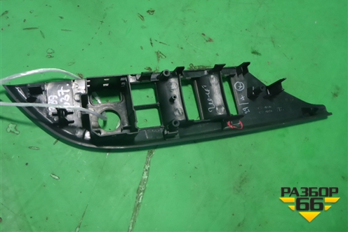 Накладка двери передней левой (742320K651) для Toyota Fortuner с 2016г (Фортунер)