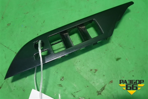 Накладка двери передней левой (742320K651) для Toyota Fortuner с 2016г (Фортунер)