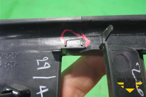 Накладка двери передней левой (742320K651) для Toyota Fortuner с 2016г (Фортунер)