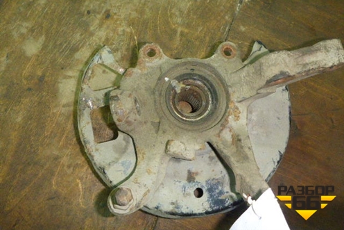 Кулак поворотный передний правый (не под ABS) для Nissan Maxima (CA33) c2000-2006
