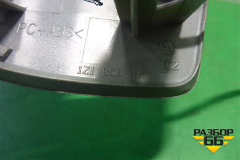 Накладка на торпедо (центральная) (1Z1858415) для Skoda Octavia (А5) с 2004-2013г (Октавия)