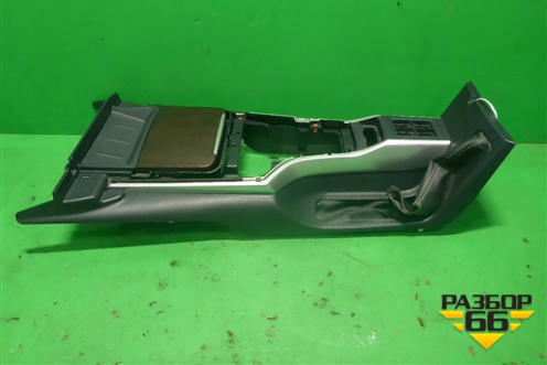 Консоль (58804KK240) для Toyota Fortuner с 2016г (Фортунер)