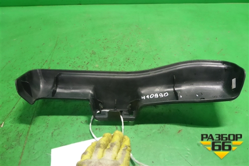 Накладка внутренняя (заднего правого сидения) (584420D040) для Toyota Yaris с 2005-2011г (Ярис)