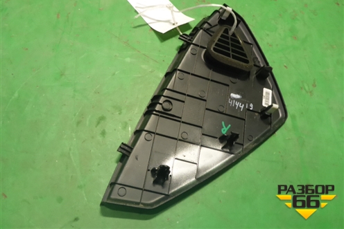 Накладка на торпедо (боковая правая) (847853T010) для Kia Quoris с 2012г (Кворис)