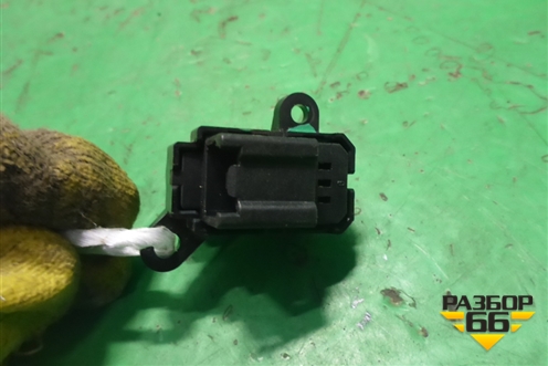 Кнопка центрального замка (левая) для Mazda CX 7 с 2006-2012г (СХ7)