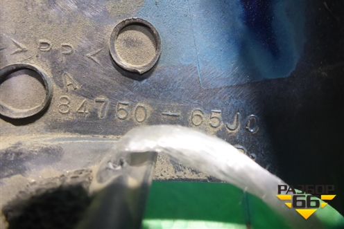 Накладка двери передней правой уголок (8475065J0) для Suzuki Grand Vitara с 2006г (Гранд Витара)