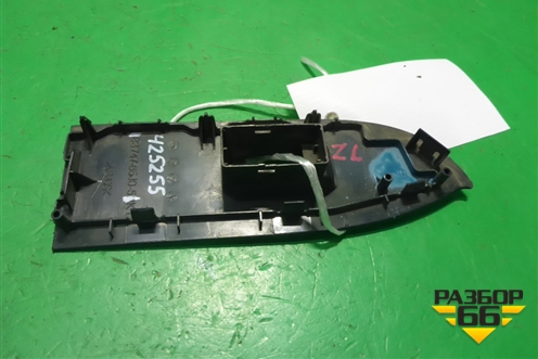 Накладка двери задней левой (на кнопку стеклоподъемника) (8374765J05) для Suzuki Grand Vitara с 2006г (Гранд Витара)