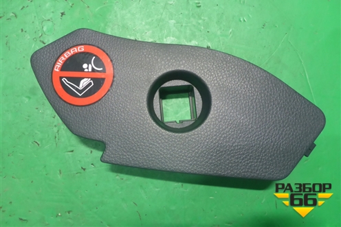 Накладка на торпедо (боковая правая) (68498EM01A) для Nissan Tiida (C11X) с 2004-2013г (Тиида)