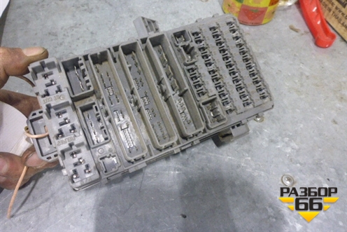 Блок предохранителей салонный для Honda Civic 4D с 2006-2012г (Цивик)