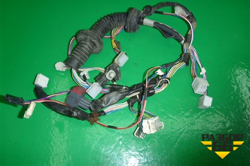 Проводка двери передней правой (8215105490) для Toyota Avensis с 2003-2009г (Авенсис)