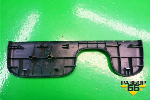 Накладка внутренняя (заднего левого сидения) (792460D010) для Toyota Yaris с 2005-2011г (Ярис)
