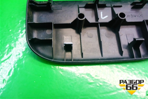 Накладка внутренняя (заднего левого сидения) (792460D010) для Toyota Yaris с 2005-2011г (Ярис)