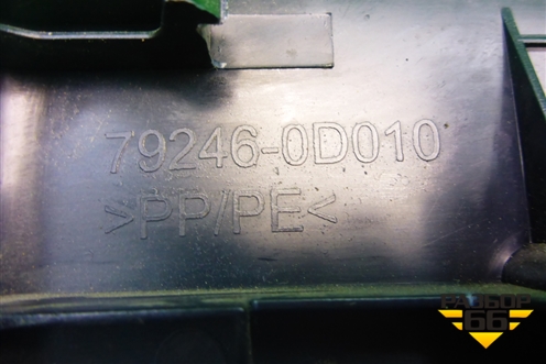 Накладка внутренняя (заднего левого сидения) (792460D010) для Toyota Yaris с 2005-2011г (Ярис)