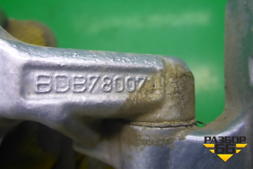 Петля двери задней левой нижняя (BDB780072) для Land Rover Discovery 3 с 2004-2009г (Дискавери)