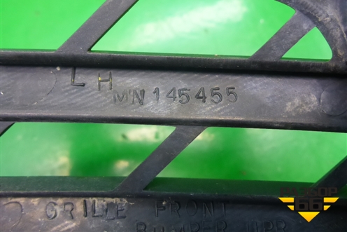 Решетка радиатора левая (MN145455) для Mitsubishi Grandis с 2004г (Грандис)