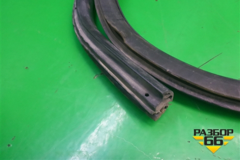 Уплотнитель двери (передней правой) для Ford Focus 1 с 1998-2004г (Фокус)