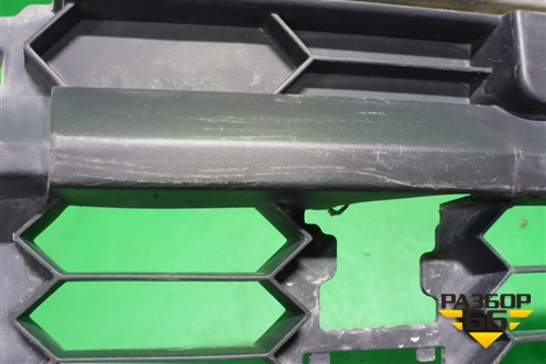 Решетка в передний бампер центральная (565853677) для Skoda Kodiaq с 2017г (Кодиак)