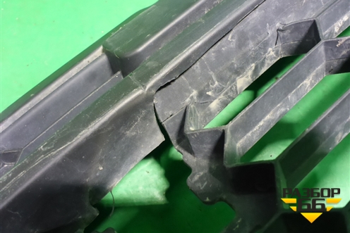 Решетка в передний бампер центральная (565853677) для Skoda Kodiaq с 2017г (Кодиак)